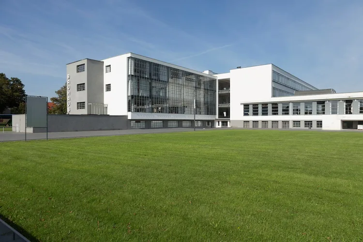 Modernismo in architettura, caratteristiche ed esempi