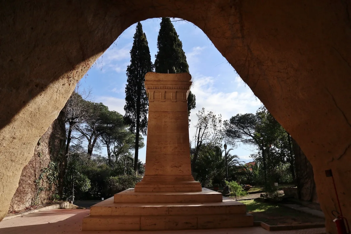 tomba di leopardi