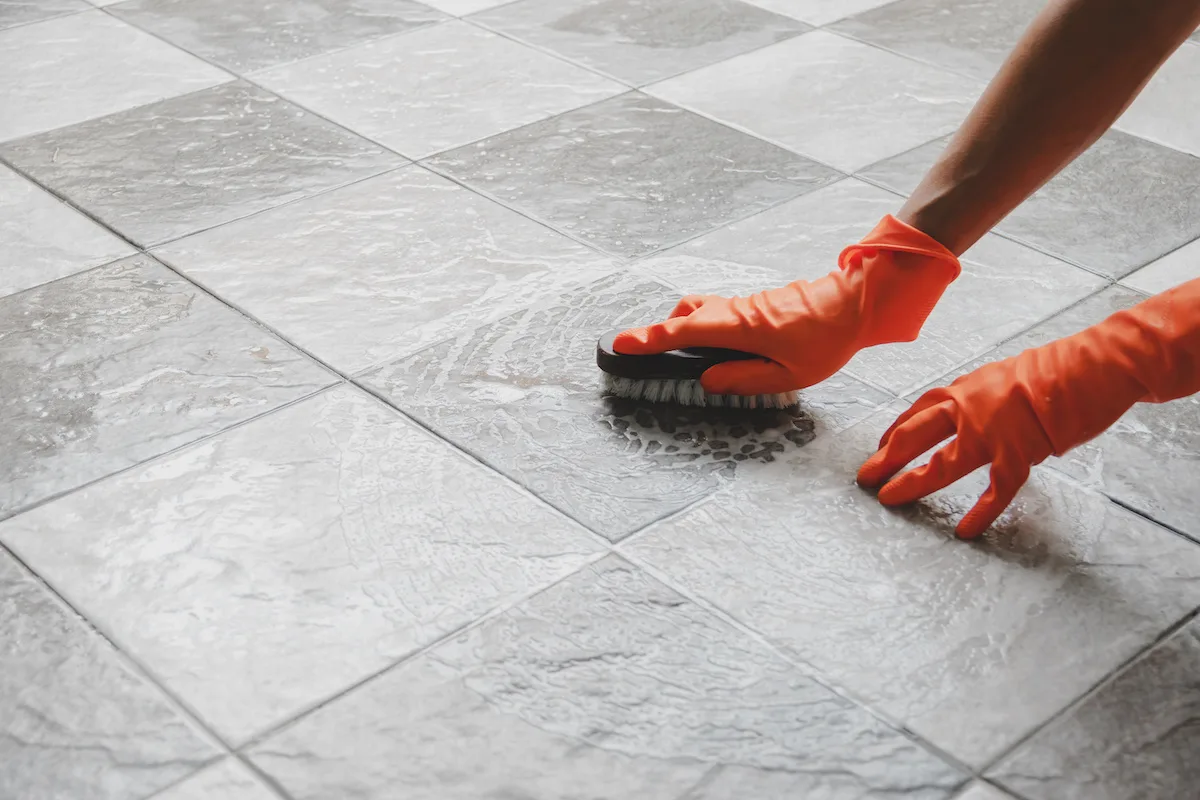 Come pulire le fughe dei pavimenti senza fatica?