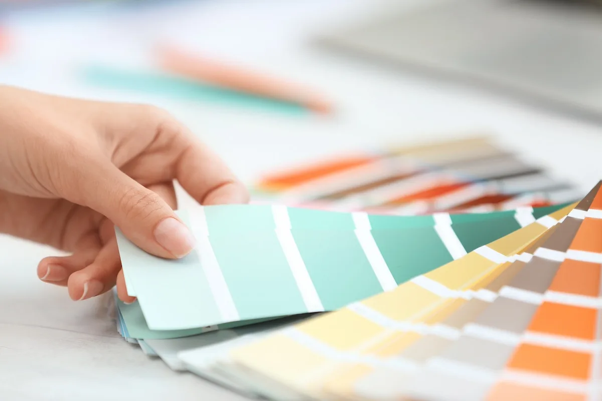 Come scegliere il colore delle pareti di casa: trucchi e consigli per non sbagliare