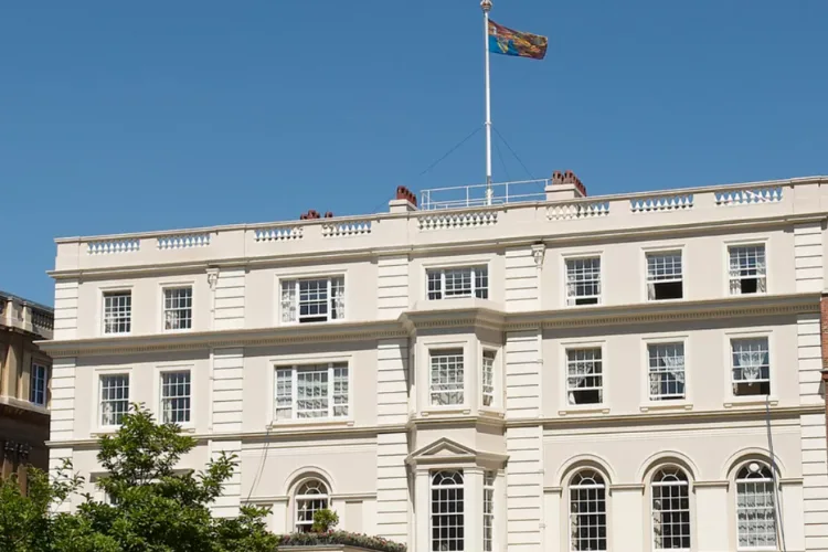 Tutto su Clarence House: dove si trova, chi ci vive, com’è fatta e quante stanze ha