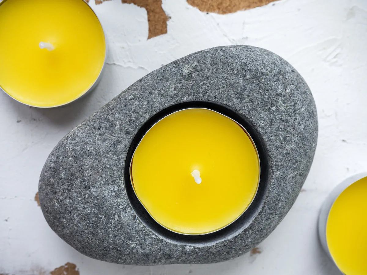 Come fare una candela alla citronella fai da te per tenere lontane le zanzare dalla casa