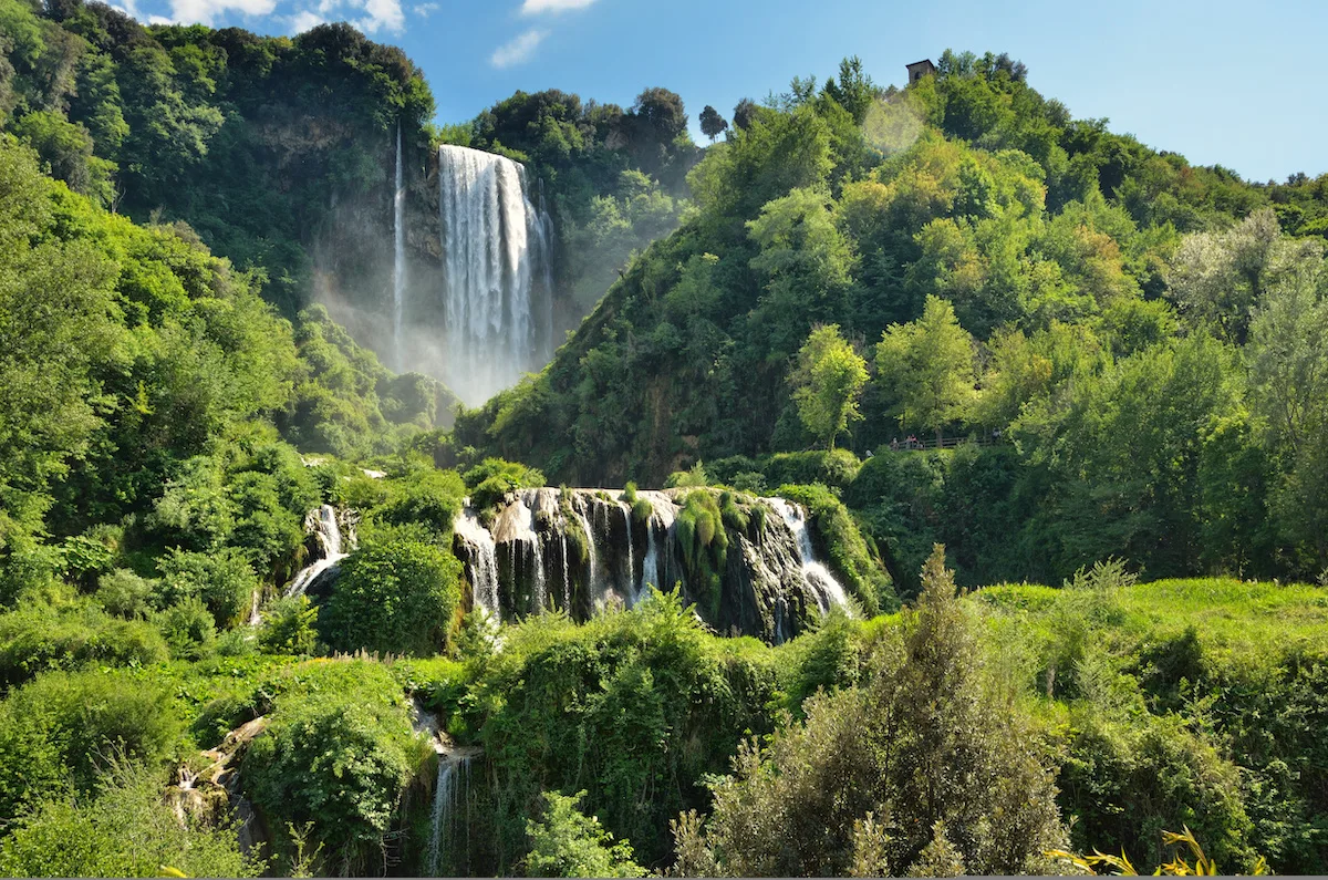 Dove andare in montagna d’estate in Umbria, tra parchi, laghi e cascate