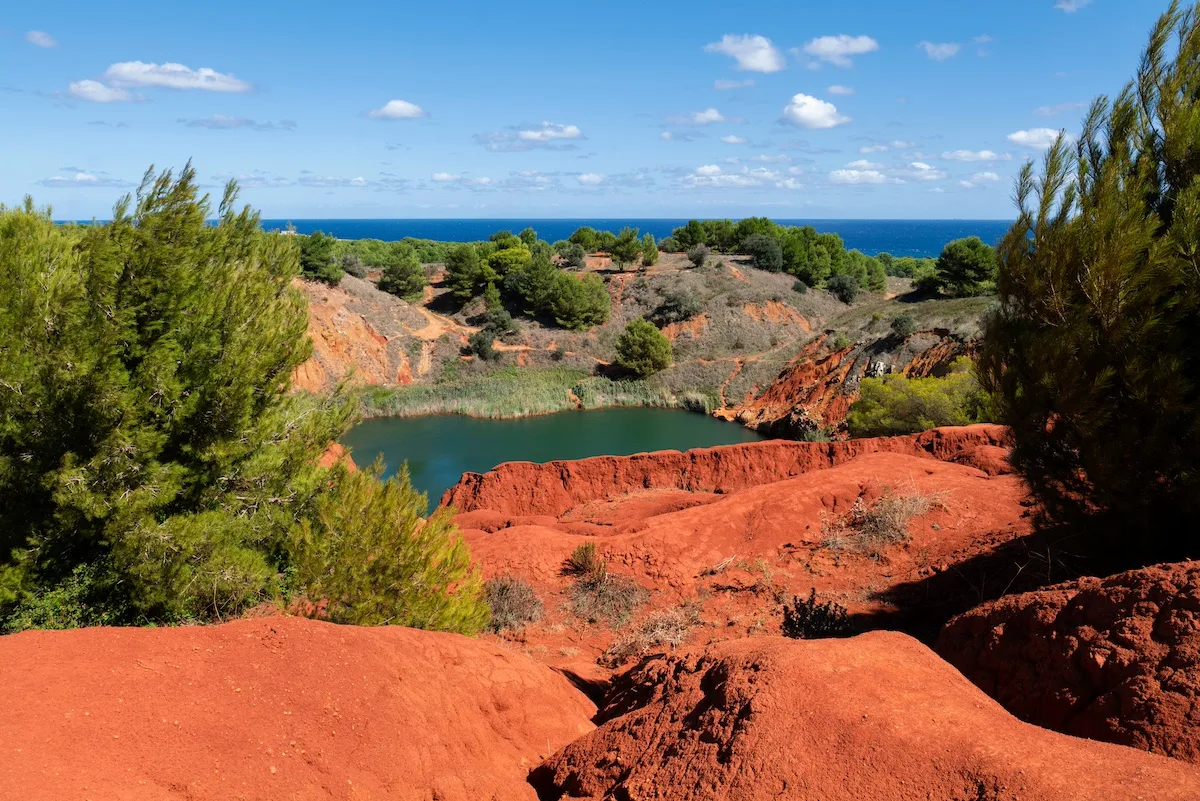 Sembra Marte ma è la Puglia: storia, curiosità e come arrivare alla Cava di Bauxite di Otranto