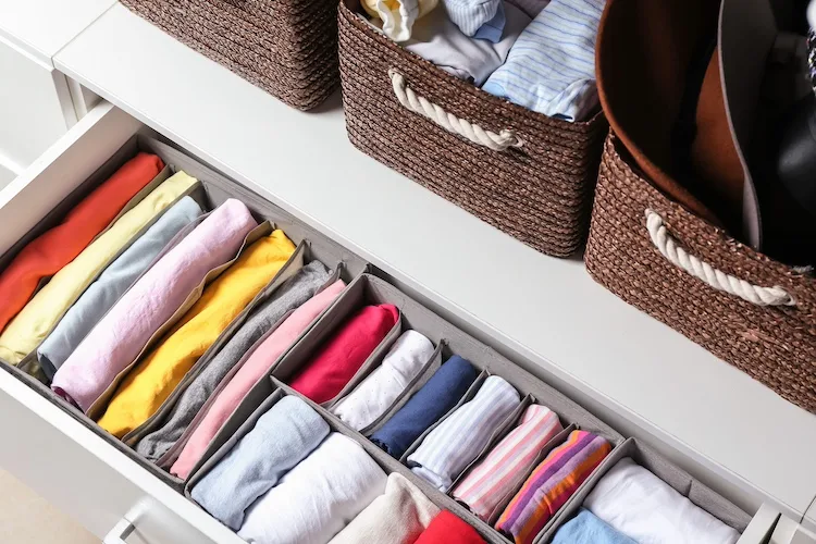 In cosa consiste il metodo giapponese di Marie Kondo per sistemare l’armadio