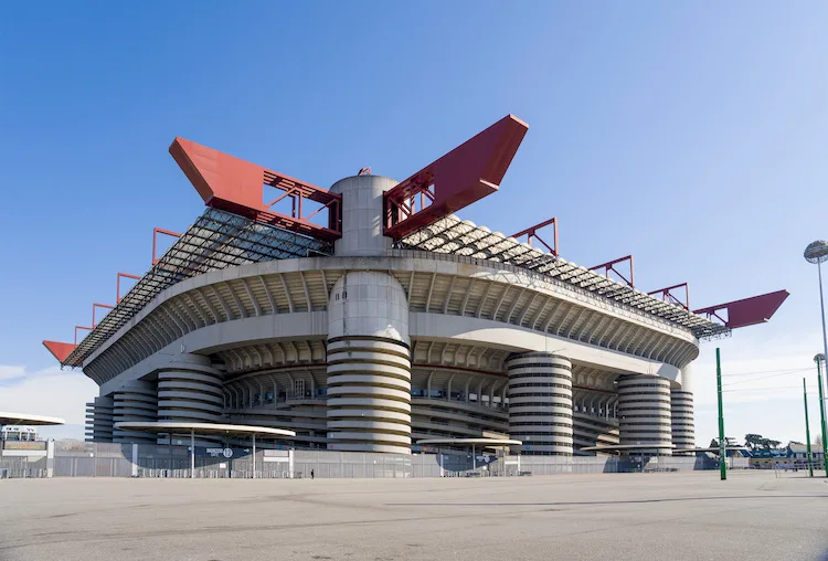 Qual è stato il primo concerto a San Siro, la “Scala del rock” di Milano?