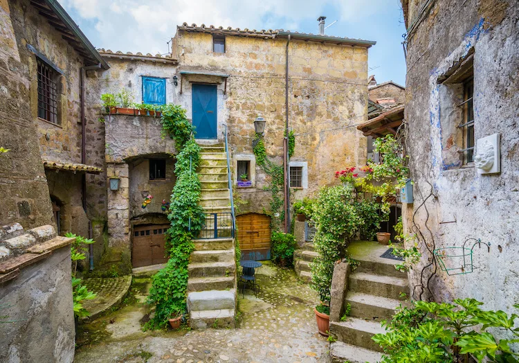 Calcata, la città degli artisti alle porte di Viterbo