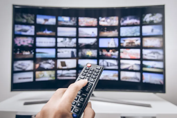 Come nascondere il retro della TV: soluzioni creative per tutti i gusti