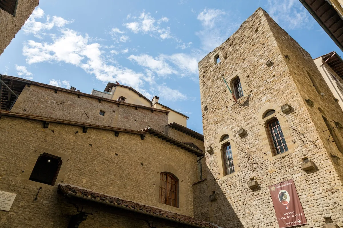 Dove abitava Dante Alighieri? Tutto sulla casa del Sommo Poeta