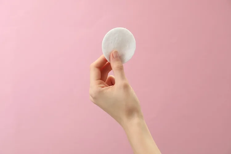 Dove si buttano i dischetti di cotone?