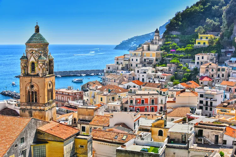 Cosa prevede il “Galateo turistico per visitatori” di Amalfi contro l’overtourism