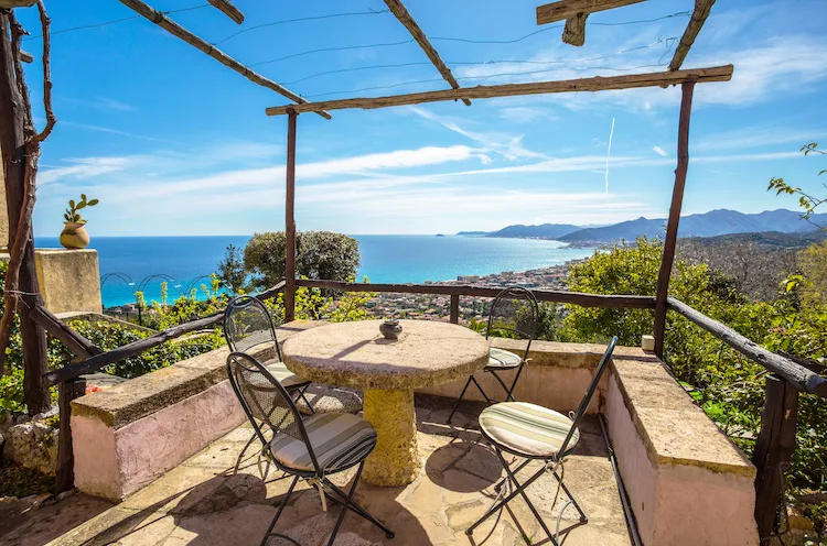 Quanto costa comprare casa nelle mete turistiche più gettonate d’Italia?