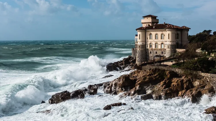 11 castelli sul mare da scoprire in Italia