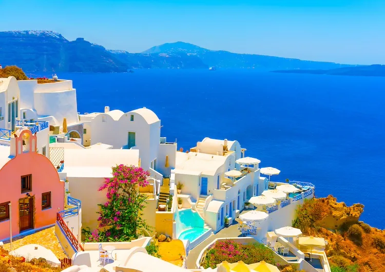 Tassa di soggiorno di 20 euro per chi arriva in crociera a Mykonos e Santorini
