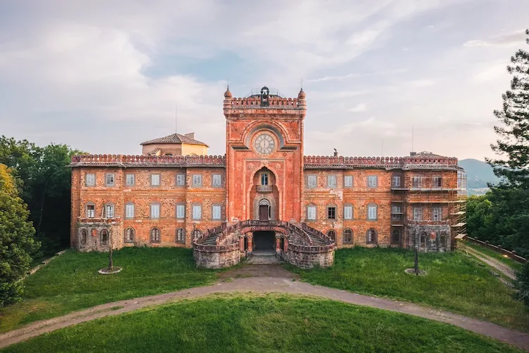I più bei castelli abbandonati da scoprire in Italia