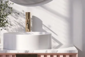 lavabo con rubinetto oro