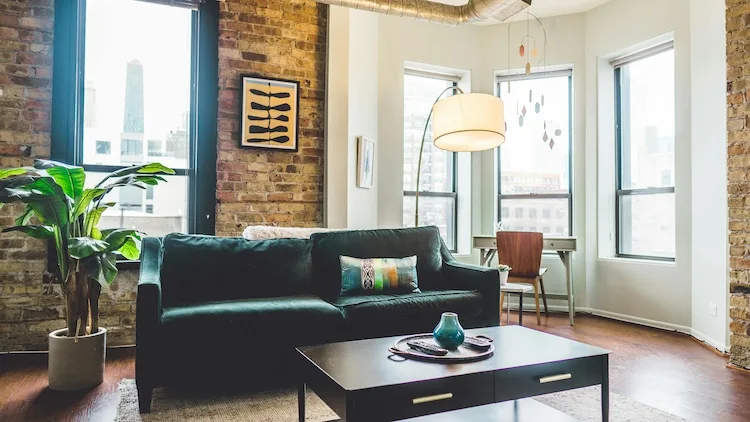 Affitti brevi: dal 2030 Airbnb e piattaforme digitali obbligate a versare l’IVA