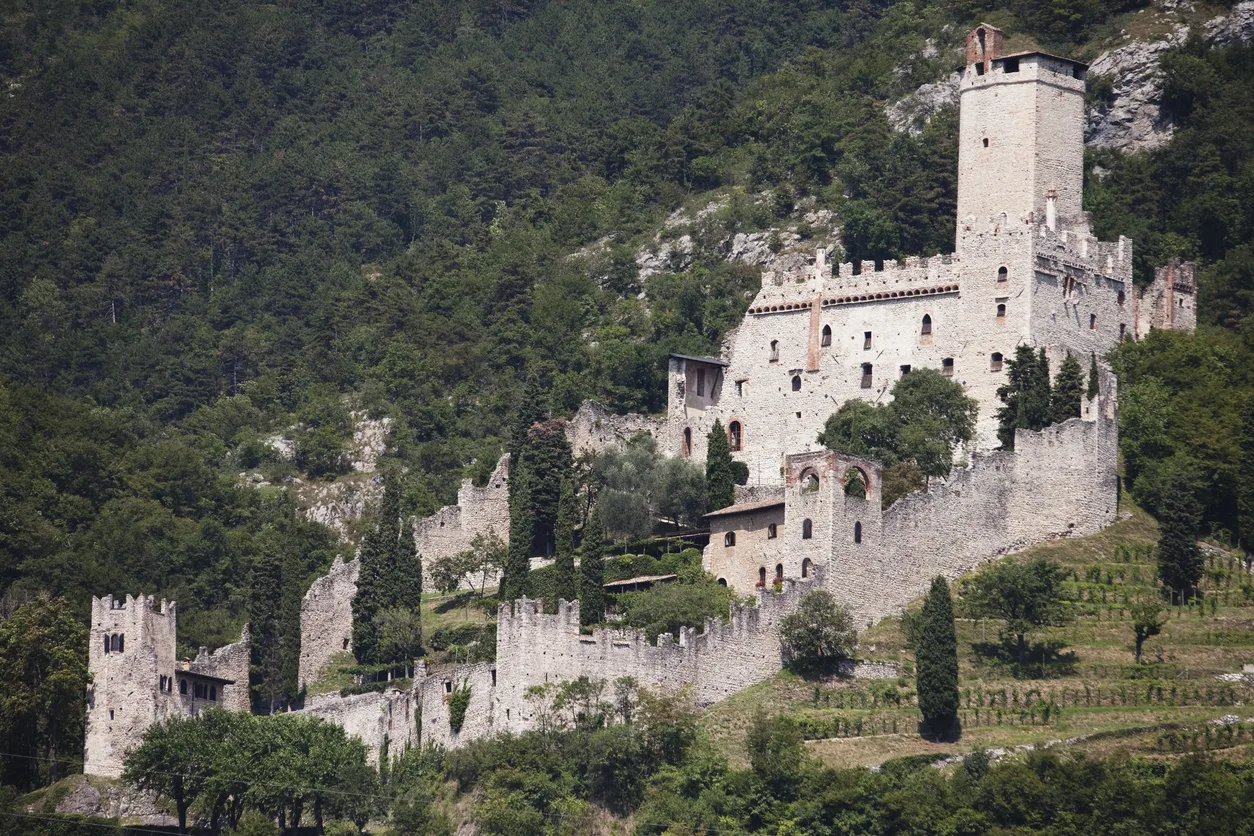 La magia del Natale 2025 nei beni del FAI: tutti gli eventi e i luoghi da visitare Castello di Avio