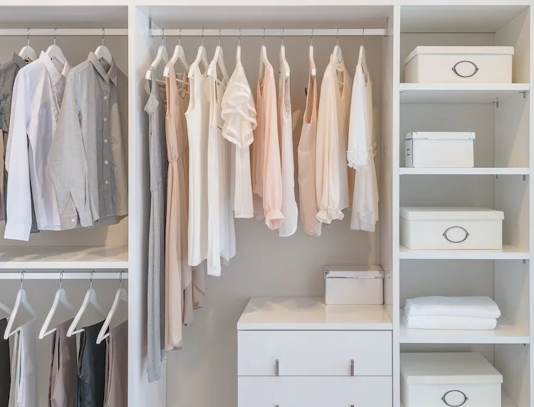 Come creare ripiani nell’armadio per guadagnare spazio
