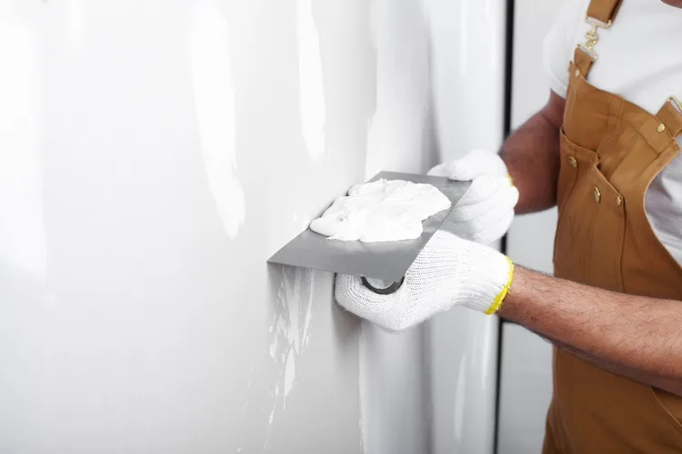 Come intonacare un muro di casa (interno o esterno)