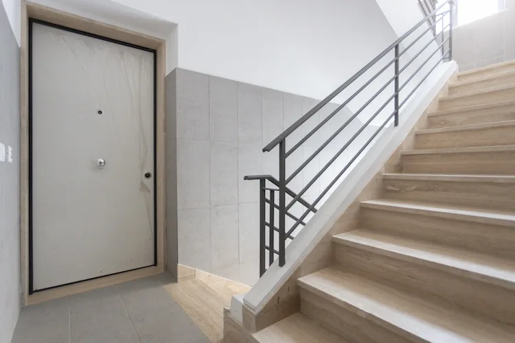 Pianerottoli: la Cassazione dice no ai mobili, sì ai portaombrelli