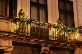 balcone addobbato per Natale