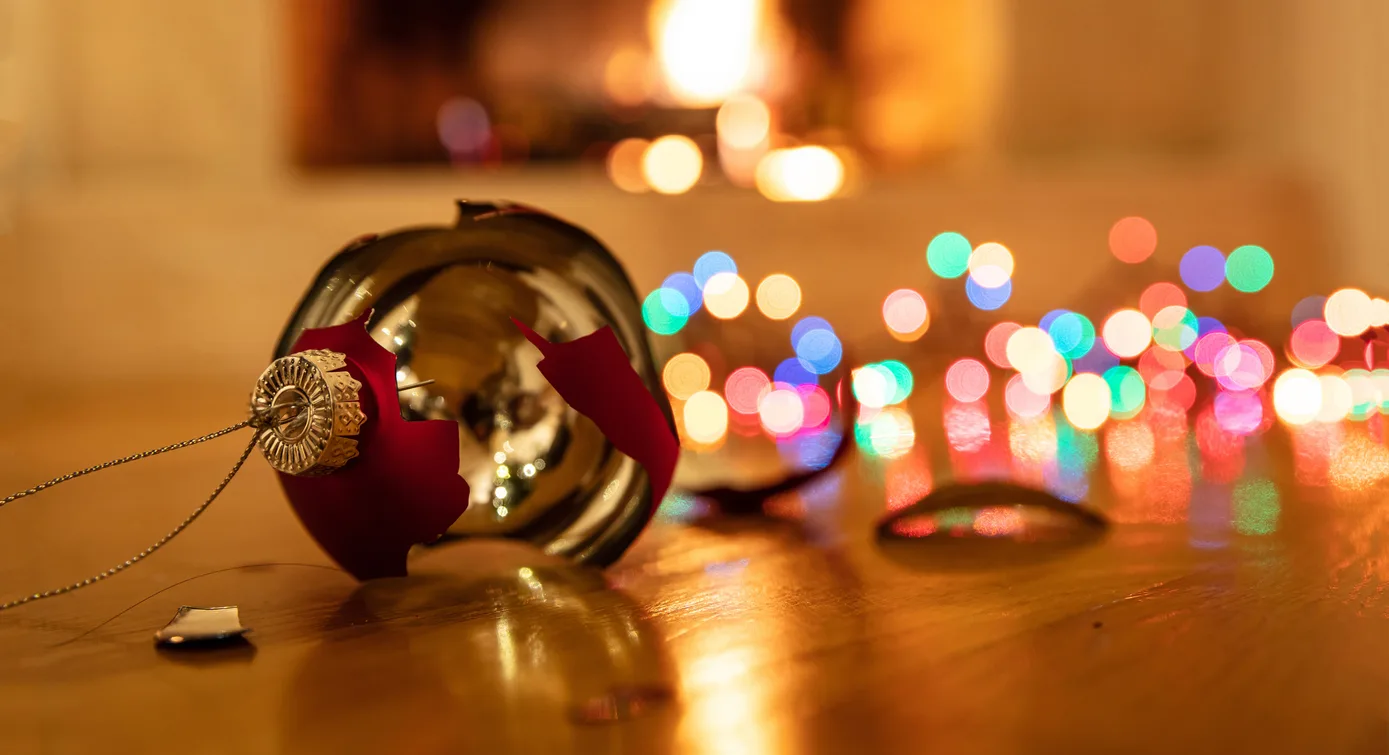 Pallina di Natale rotta