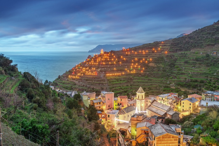 Presepe di Manarola visto da lontano