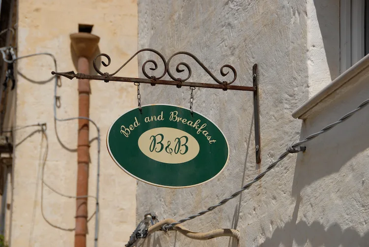 Qual è la differenza tra un B&B e un affittacamere?