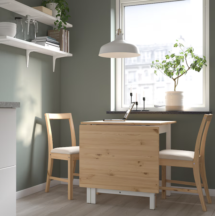 Scrivanie a muro o tavoli a ribalta Ikea: i migliori modelli per la tua casa Tavolo PINNTORP di Ikea