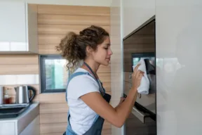 Come pulire il doppio vetro del forno senza smontarlo