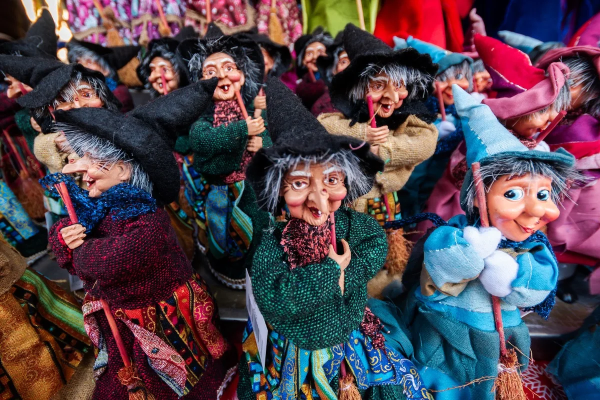 Dove vive la Befana? La sua casa si trova in Italia