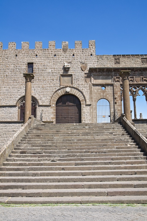 Perché Viterbo viene chiamata la "città dei papi"? Palazzo dei Papi