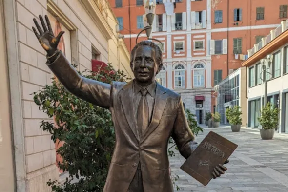 Statua di Mike Bongiorno a Sanremo