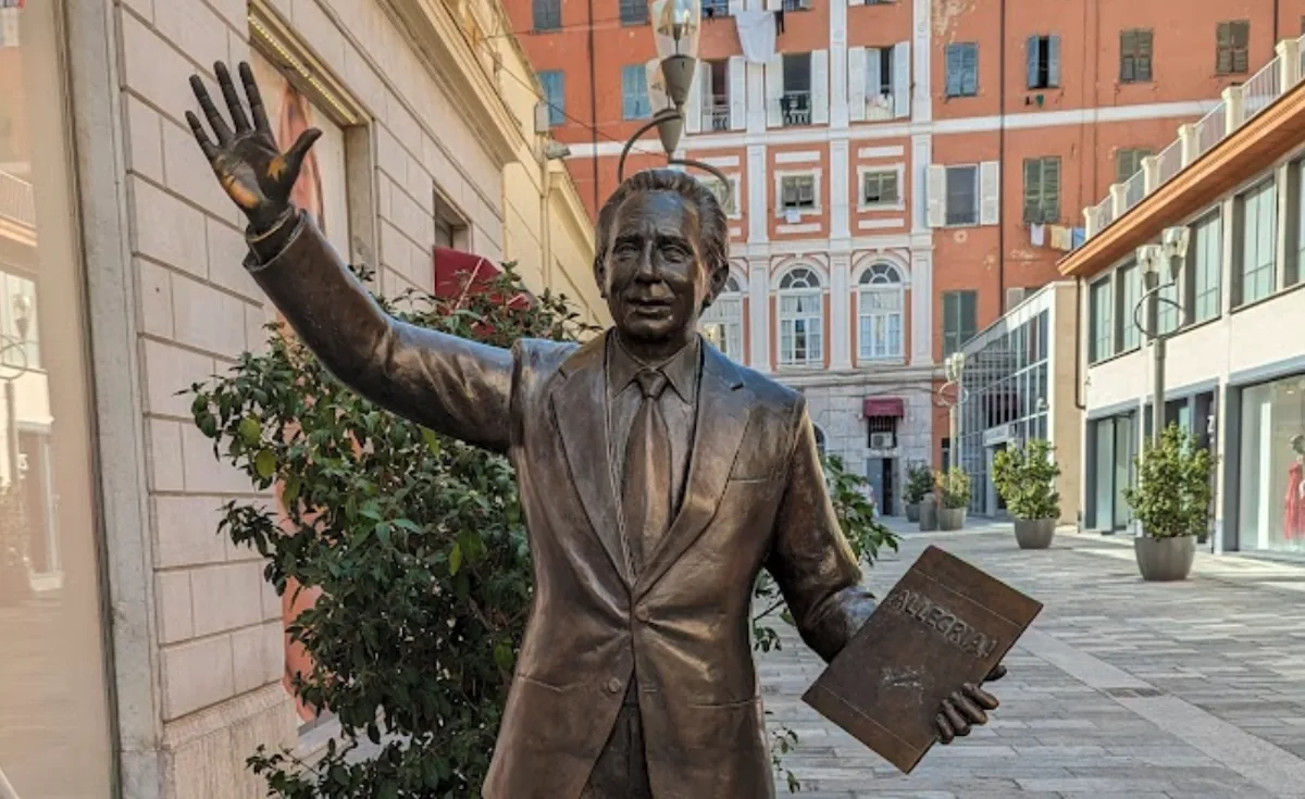 Perché a Sanremo c’è una statua di Mike Bongiorno?