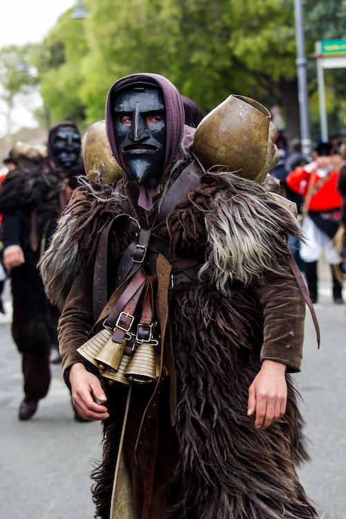 Perché è famoso il Carnevale di Mamoiada? mamuthones al Carnevale di Mamoiada