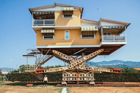 In La Spezia, there is a 'floating house' that follows the sun