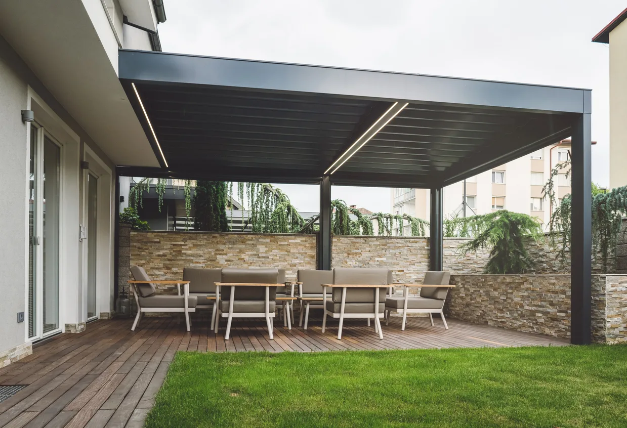 Pergotenda in edilizia libera: ok dal Consiglio di Stato se ricorrono i giusti presupposti