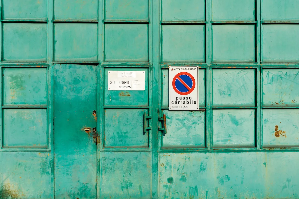 Quanti metri bisogna lasciare davanti a un passo carrabile?