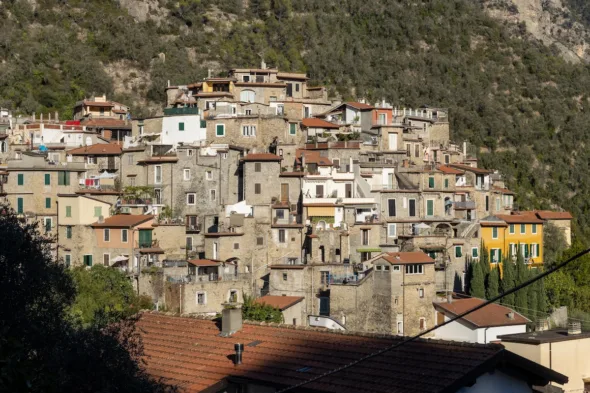 What is the smallest train station in Italy?