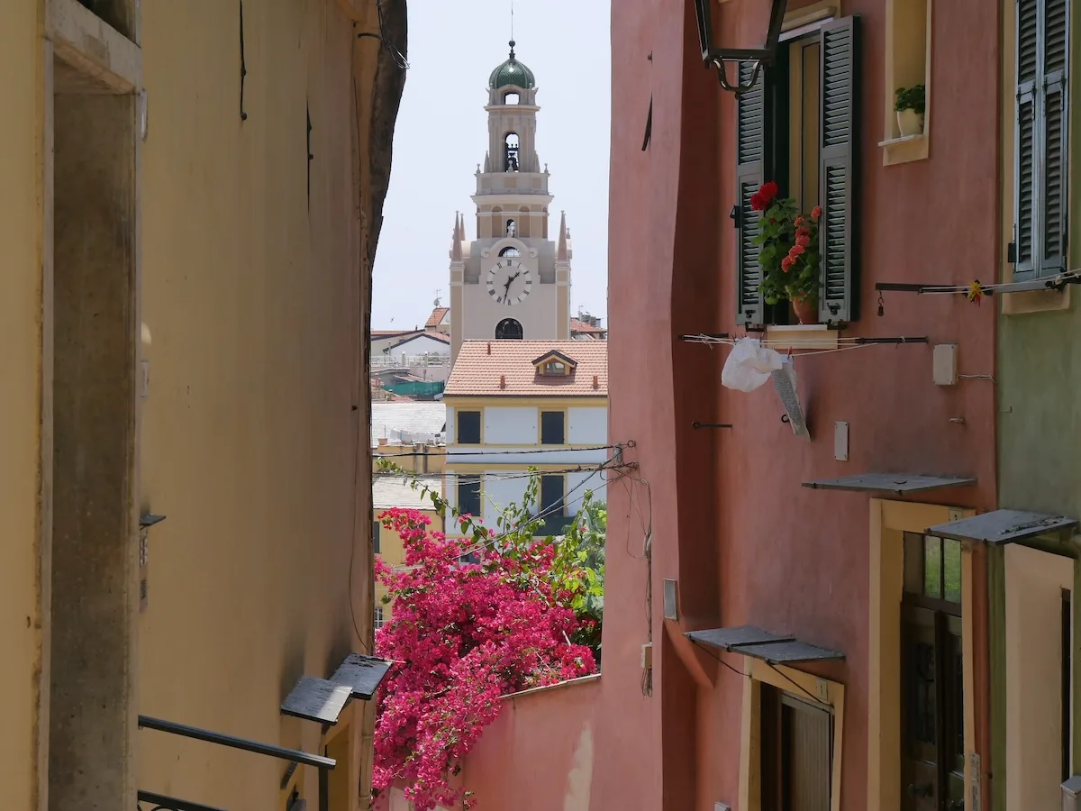 Cosa vedere se si visita La Pigna: itinerario alla scoperta del centro storico di Sanremo caruggi