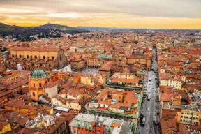 Come arrivare a Bologna in auto, bus, treno e aereo