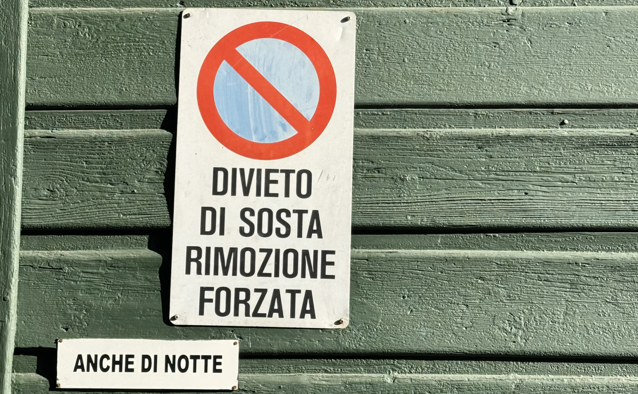 Il passo carrabile vale anche di notte?