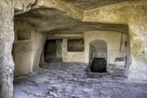 Come si viveva nelle case-grotta dei Sassi di Matera?