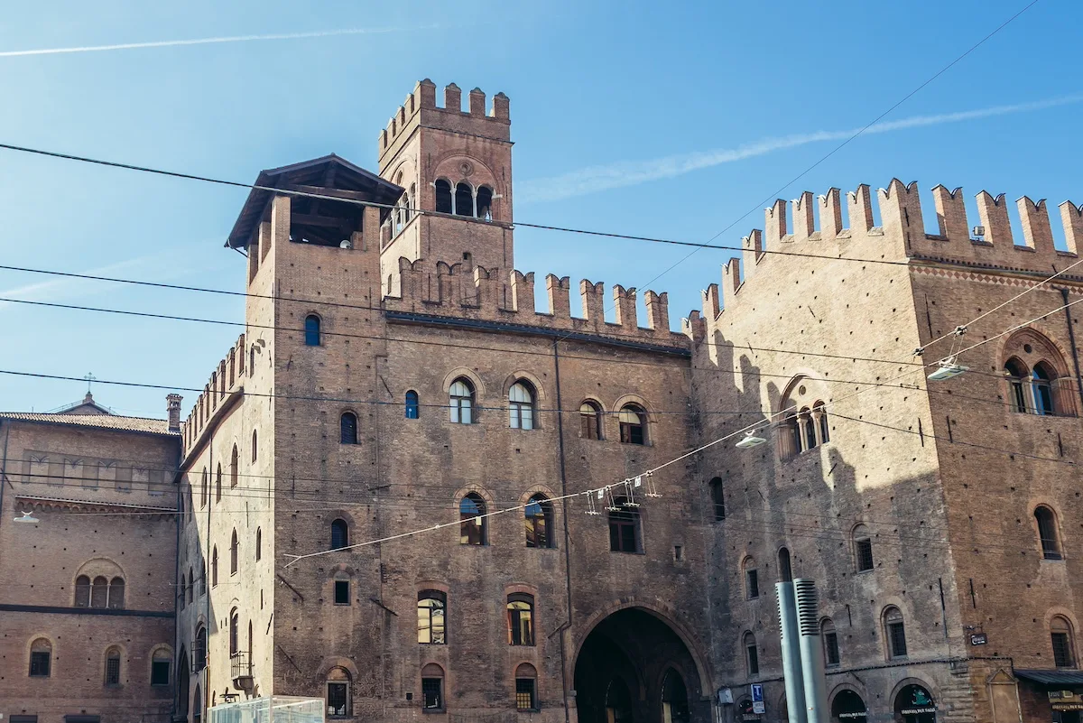 Palazzo Re Enzo a Bologna: storia, curiosità e come visitarlo