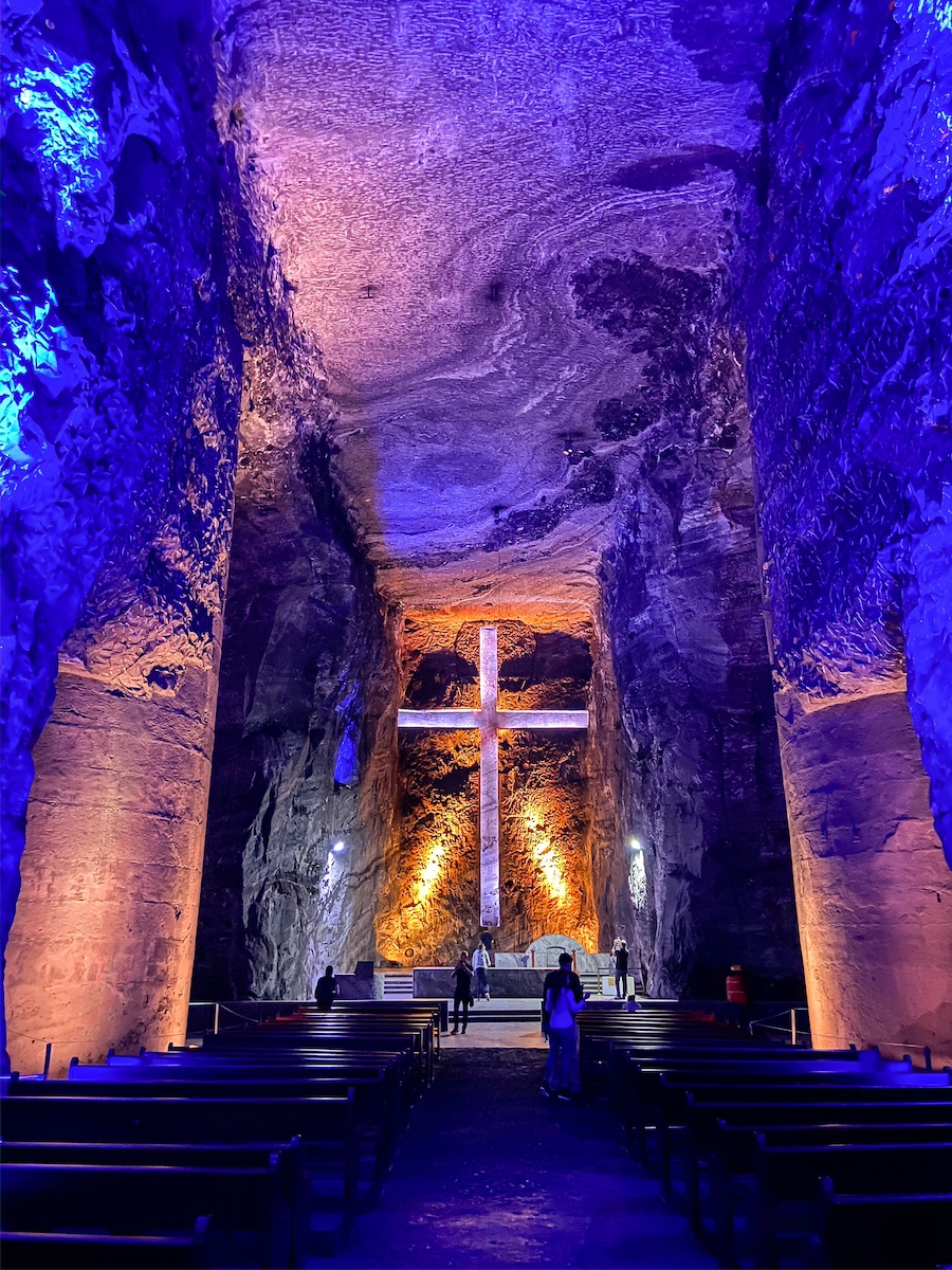 In Colombia c'è una Cattedrale fatta completamente di sale: cos'è e come raggiungerla interni della Cattedrale di Sale