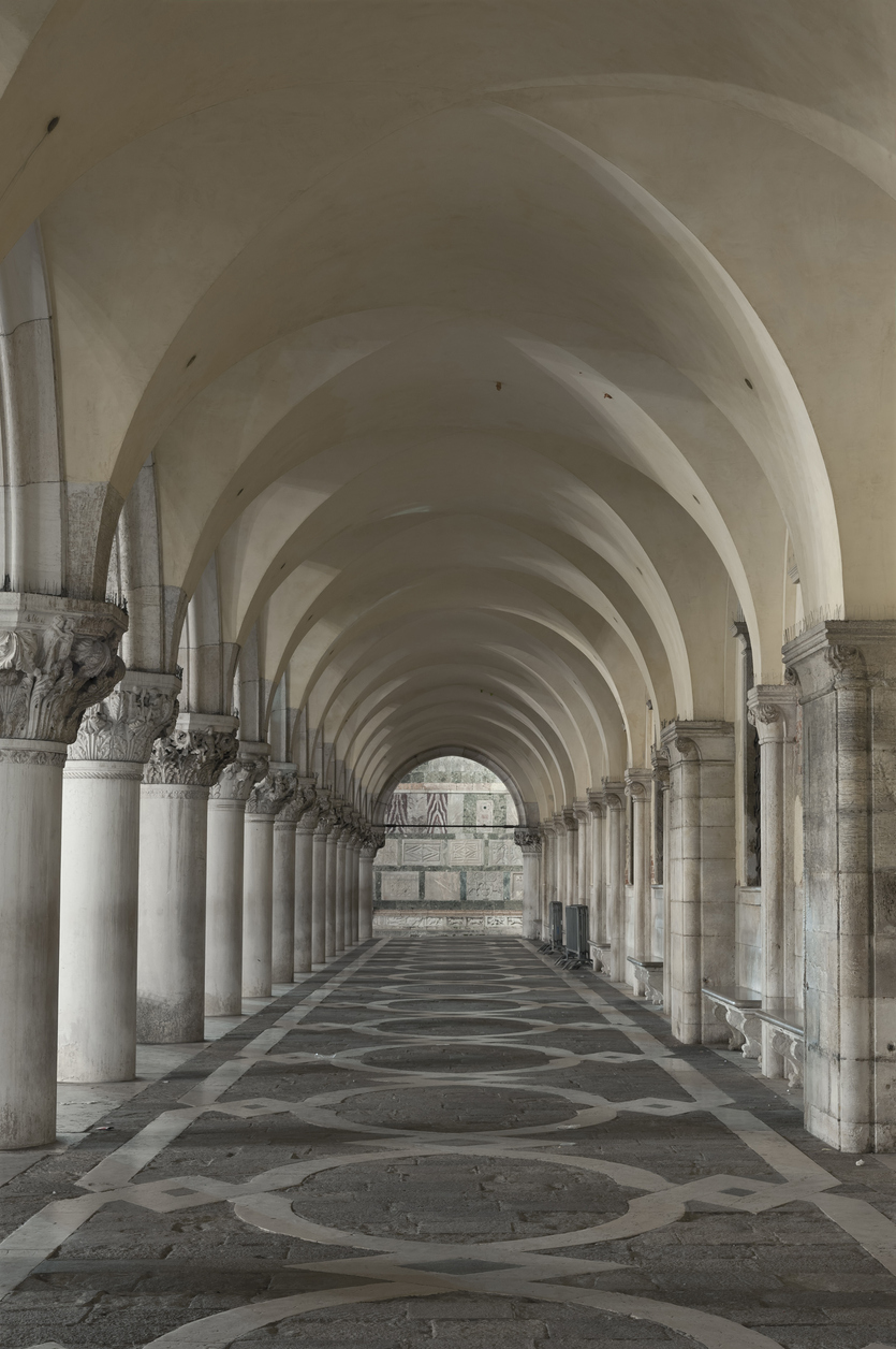 Arcate dei portici del Palazzo Ducale