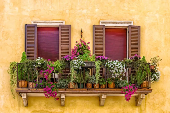 The history and origins of the balcony, from ancient Persia to the present day