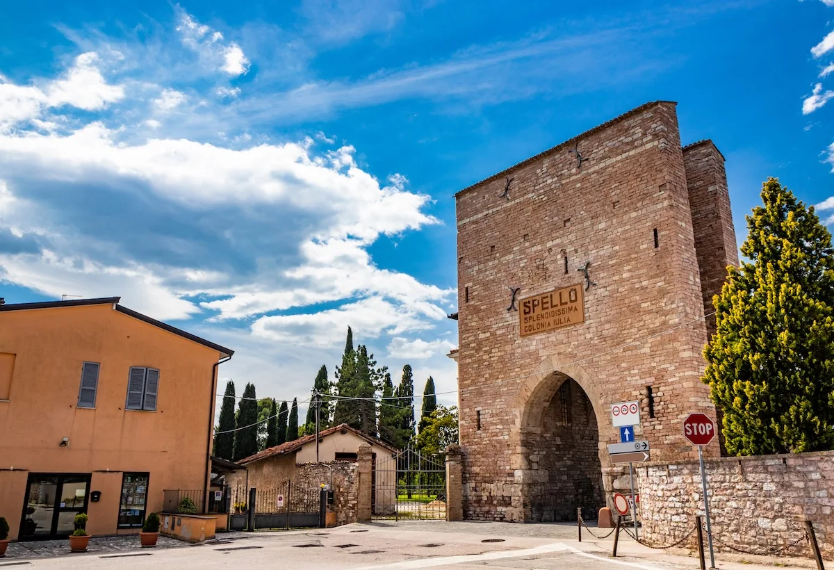 porta di accesso a spello