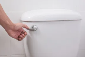 Cosa fare se lo sciacquone del vicino è rumoroso